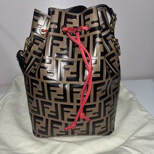 ❤️ Authentic Fendi Bucket Shoulder Mon Tresor Logo Embossed Leather Crossbody